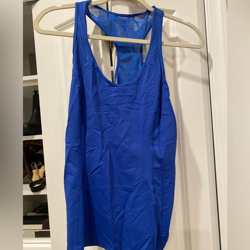Lululemon 3 pack tops | red, blue & green | size6 - Picture 8 of 9